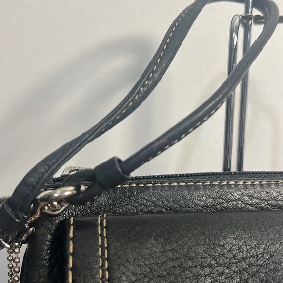 Coach, black leather wristlet - Picture 6 of 16